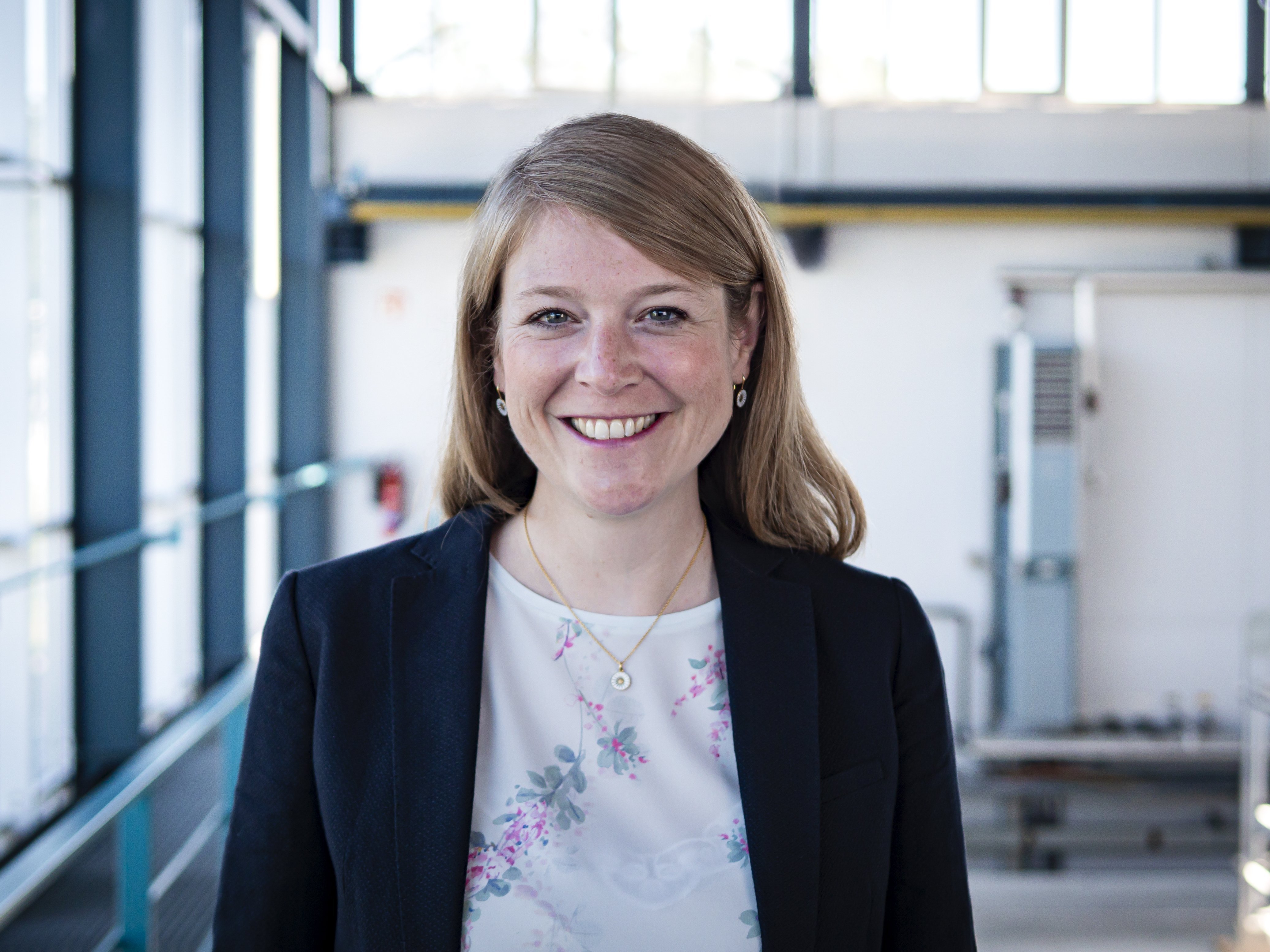 {f:if(condition: address.contentObjectData.sys_language_uid == 2, then: 'Ein Bild von {address.firstName} {address.lastName}', else: 'Image of {address.firstName} {address.lastName}')}